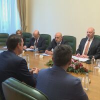 Инвестиция в бъдещето: Росен Желязков се срещна с директора на Sensata Technologies