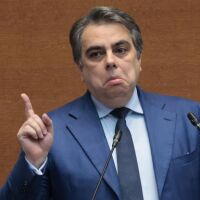 Асен Василев: Нито едно правителство досега не си е позволявало такъв рекет и удар върху българите