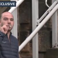 С цигара в ръка: Затворникът, освободен по грешка, се върна сам в лондонския затвор (ВИДЕО)