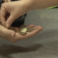 По-малко от два месеца до еврото: Всеки започна да си изпразва касичките (ВИДЕО)