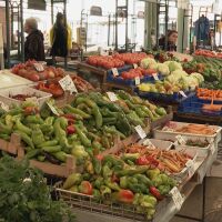 В сезона на зимнината: Пазарите са пълни, купувачите - малко