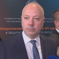 Желязков: Вече са обсъдени имена за особен управител на „Лукойл“