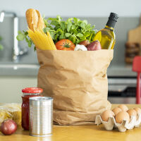 Малката потребителска кошница поевтиня с 1 евро за седмица