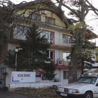 Сигнал за домове на ужасите: Връзвани с въжета възрастни хора, а стая е импровизирана морга