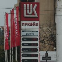 "Лукойл": Всичките ни бензиностанции ще продължат да функционират, гориво има