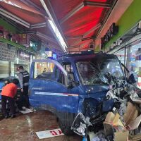 Kамион се вряза в множество хора на пазар в Южна Корея