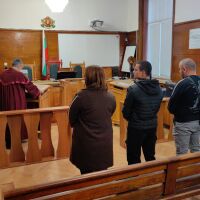 По-леки мерки за трима от младежите, обвинени за побоя над полицейския шеф в Русе 