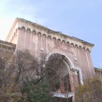 Издадени са над 10 предписания на собственика на сградата, от която спасиха 4 деца