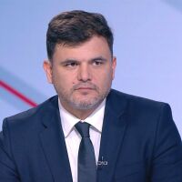 Иконимист: Незаетите щатни бройки в администрацията „хранят“ бонусите на работещите