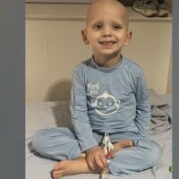 След двойна диагноза рак: 4-годишно момче и майка му се борят за живота си едновременно (СНИМКИ)