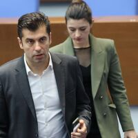 Кирил Петков: Слави Трифонов написа поредния си „мъжествен“ пост срещу жената, която го осъди 