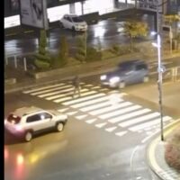 Блъснаха трудноподвижен мъж на пешеходна пътека в София (ВИДЕО)