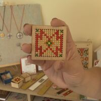 „Предците ни са вярвали, че канатицата носи щастие“: Нов живот за шевиците в бижута 