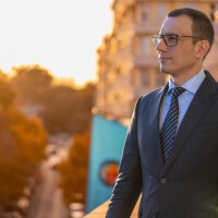 Кметът на София отговори на Делян Пеевски за паркирането