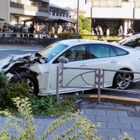 Мъж с крадена кола се вряза в пешеходци в Токио (СНИМКИ)