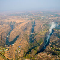 Гигантски пукнатини в земята застрашават милиони хора