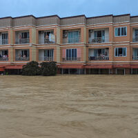 Докато спасява съпруга си от наводнение: Жена разбра, че той има любовница