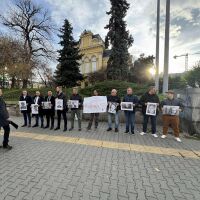 Протест в подкрепа на нападнатия журналист Владимир Перев в Скопие