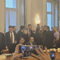 Скандал между опозицията и управляващите в бюджетна комисия (ВИДЕО)