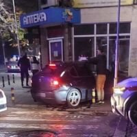 Младеж влетя с автомобила си в аптека в Пловдив