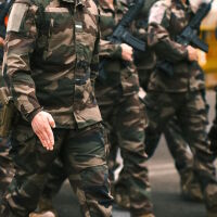 Еманюел Макрон обяви доброволна военна служба за 10 месеца от лятото на 2026 г.