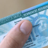 САЩ ще преразгледат решенията за зелени карти на чужденци от 19 държави