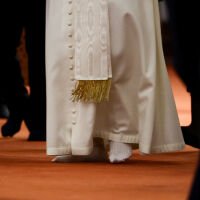 Папа Лъв се събу, но не се помоли в "Синята джамия" в Истанбул (ВИДЕО)