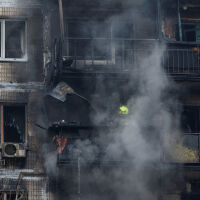 Войната в Украйна: Въздушни удари на фона на дипломатически усилия за мир