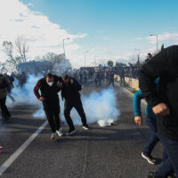 Сблъсъци и сълзотворен газ на фермерски протест в Гърция (СНИМКИ и ВИДЕО)