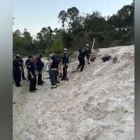 12-годишно момиче едва не загина, затрупано от пясък (СНИМКИ)