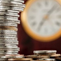 Недоволен от повишаването на местните данъци и такси мъж плати с пет кг монети