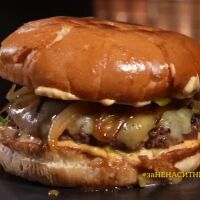 Hellmann’s и MasterChef представят любимата рецепта за бургер на Виктор