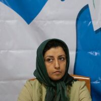 Нобеловият лауреат за мир Наргес Мохамади: Пребиха ме с полицейска палка