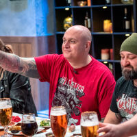 Напрегната отборна битка с бира и наденички в съботния епизод на MasterChef