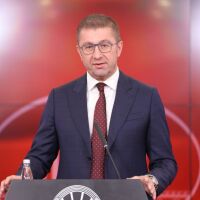Промените в конституцията: Премиерът на Северна Македония постави две условия