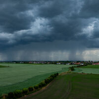 Жълт код за порои в половин България във вторник – 21 април