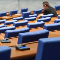 Народното събрание дебатира по предложението за референдум за еврото