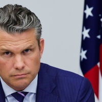 Хегсет ще разреши на военните да носят лично оръжие в американските бази