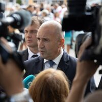 Румен Радев призова депутатите да разгледат предложението му за референдум за еврото