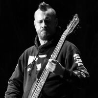 Басистът на Limp Bizkit почина на 48-годишна възраст