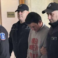 Съдът реши: Обвиняемият в тройното убийство в Бургаско остава в ареста