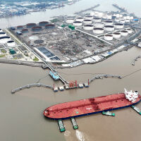 Ройтерс: Китай спря покупките на руски петрол след санкциите на САЩ срещу „Роснефт“ и „Лукойл“