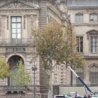 „Когато трябва да сте бързи. До 400 кг с 43 м/мин": Реклама с момент от обира в Лувъра се превърна в сензация