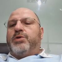 Мъж живее на 13-ия етаж, на 100 км от епицентъра на земетресенията: И преди малко ни разлюля с 4,8