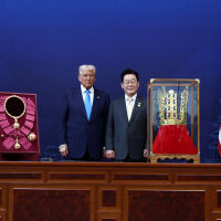 Тръмп кацна в Южна Корея на фона на ново ракетно изпитание в Пхенян