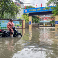 Рекордно количество дъжд: Четирима загинали и 100 000 наводнени домове (СНИМКИ и ВИДЕО)