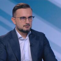 Явор Пенчев: Минималните заплати на младите лекари и сестрите се гарантират със закон