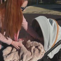 Въпреки обещанията: Майчинството през втората година остава под минималната заплата