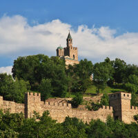 Мъж е паднал от скала в крепостта „Царевец“