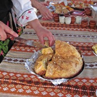 В навечерието на 2026 година дори и в кухнята въпросът е - лев или евро в баницата?